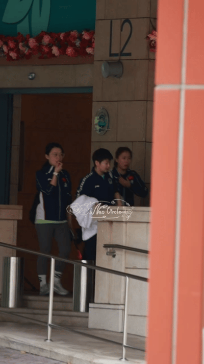 2.20日，莎莎佳佳，还有coco一起去吃饭，新加坡的安保做的是真的好。结束