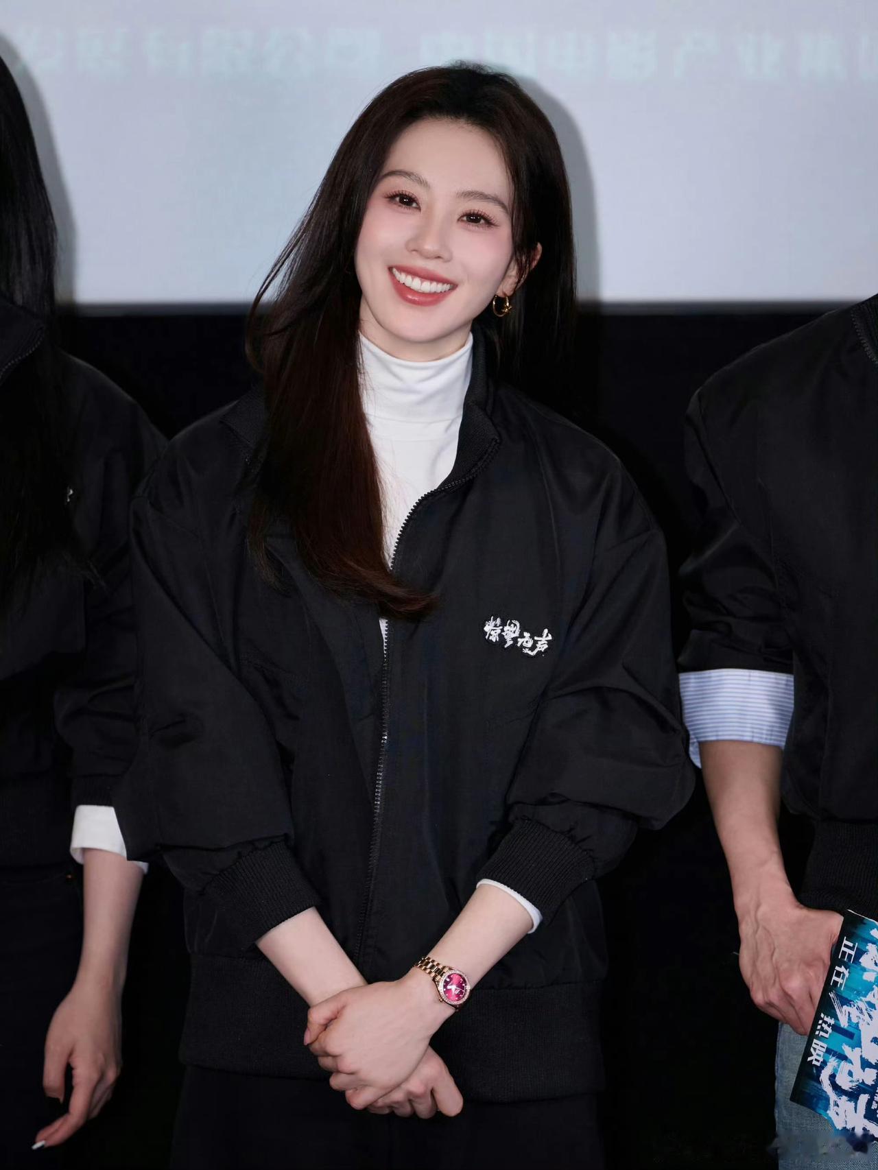 1.刘诗诗和杨幂现在属于利益伙伴关系，不过由于近期杨幂的风评很差，刘诗诗很担心自