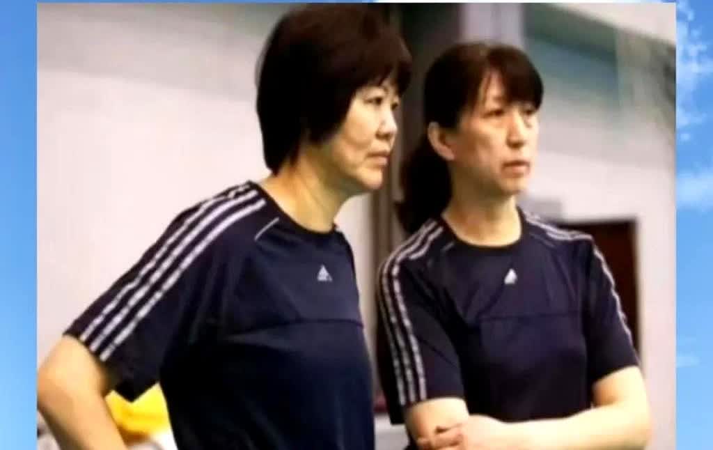 郎平被赶走那天，排管中心连句谢谢都没说，转身就把锅扣在她头上。2016里约金