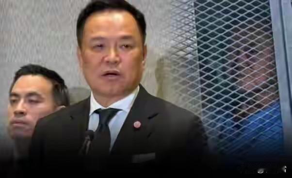 大麻廷对他信假释做了表态，他说祝福他信回归社会，他信是前辈，他曾是他信手下，他敬