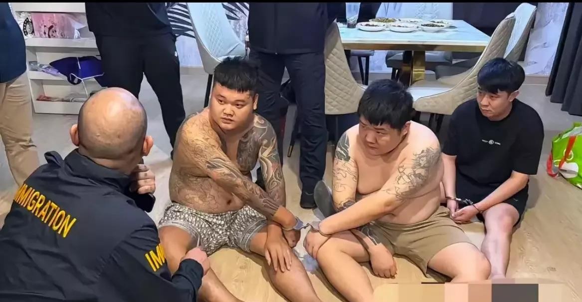 四名中国籍男子诱骗三名中国女子赴泰后非法拘禁侵害，这事儿看完后背发凉。春武里那栋两层别墅里，手机被收