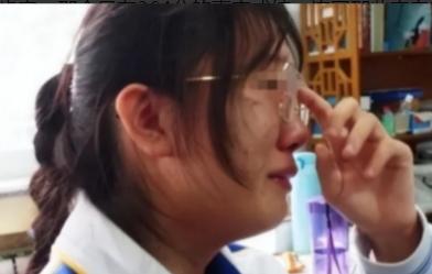 2013年，福建一女生高考志愿落榜，成绩只有364分，但女孩却坚称自己考了586