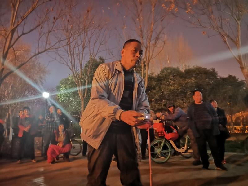 月薪8千和月薪3万的男人，下班后的3小时差距到底在哪？月薪8千的男人，下班