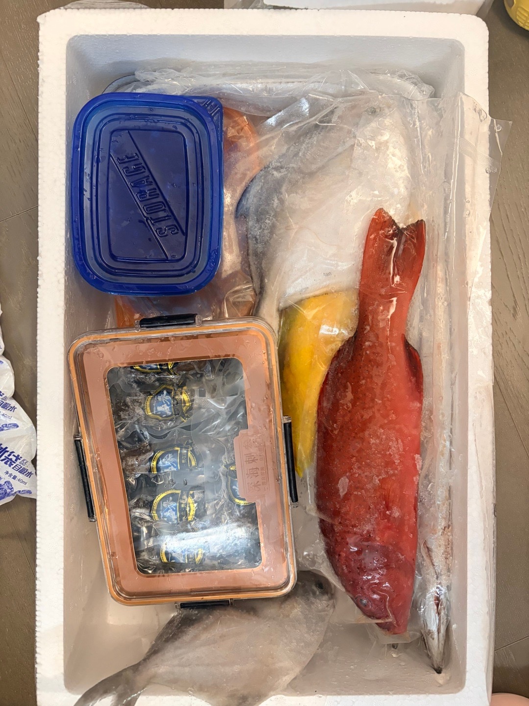 我的日常plog一大早收到朋友送的海鲜礼包，年味更足了！