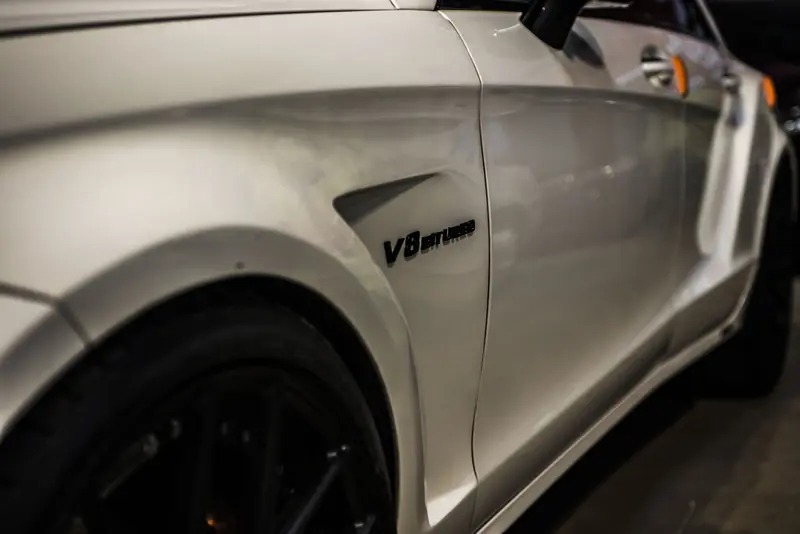 V8性能车狂跌没人要，二手燃油车全线崩盘，车商哭诉一月狂亏3万