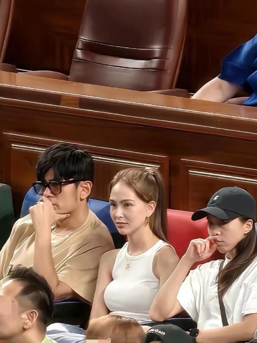 周杰伦的发型比昆凌还要好看！