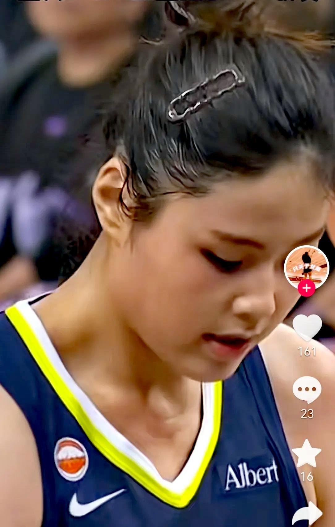 小宝李月汝终于做出了一个明智的决定，加盟WCBA山西女篮。估计年薪得300W。