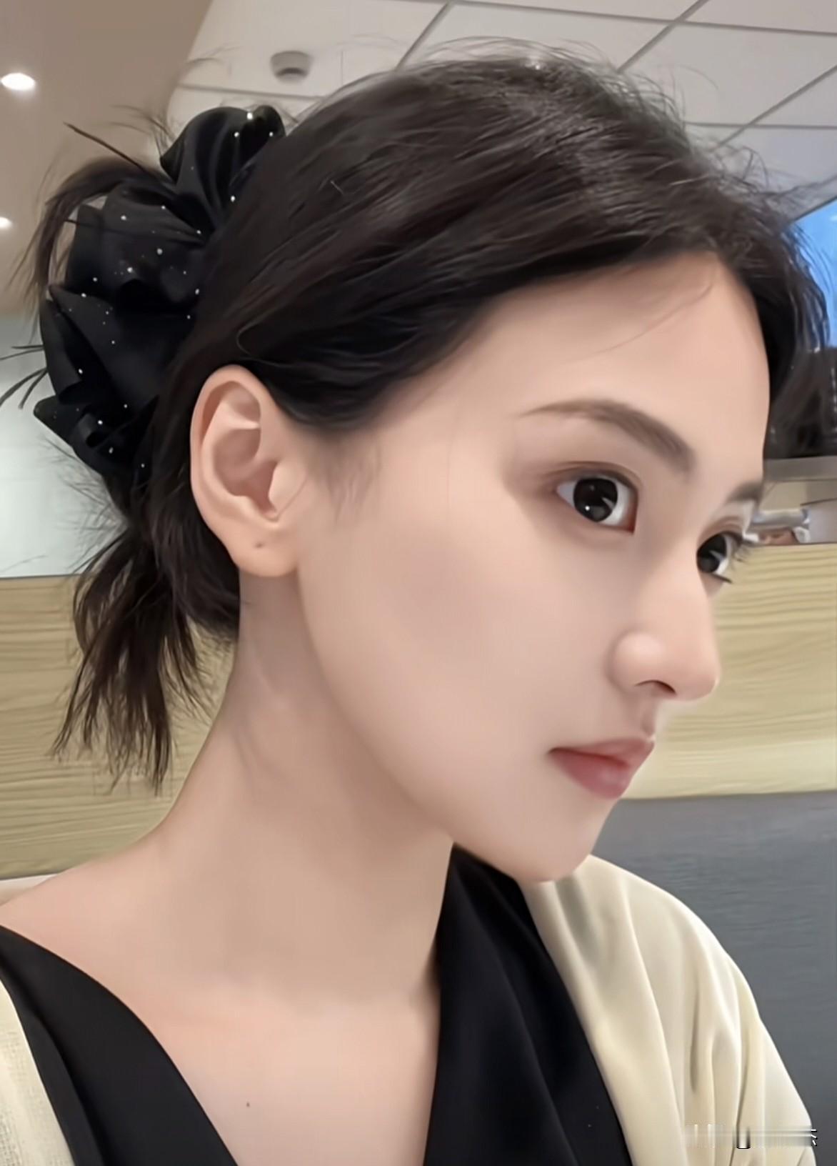 侧脸确实比正脸好看，正脸比大部分人好看～同感的举个手。