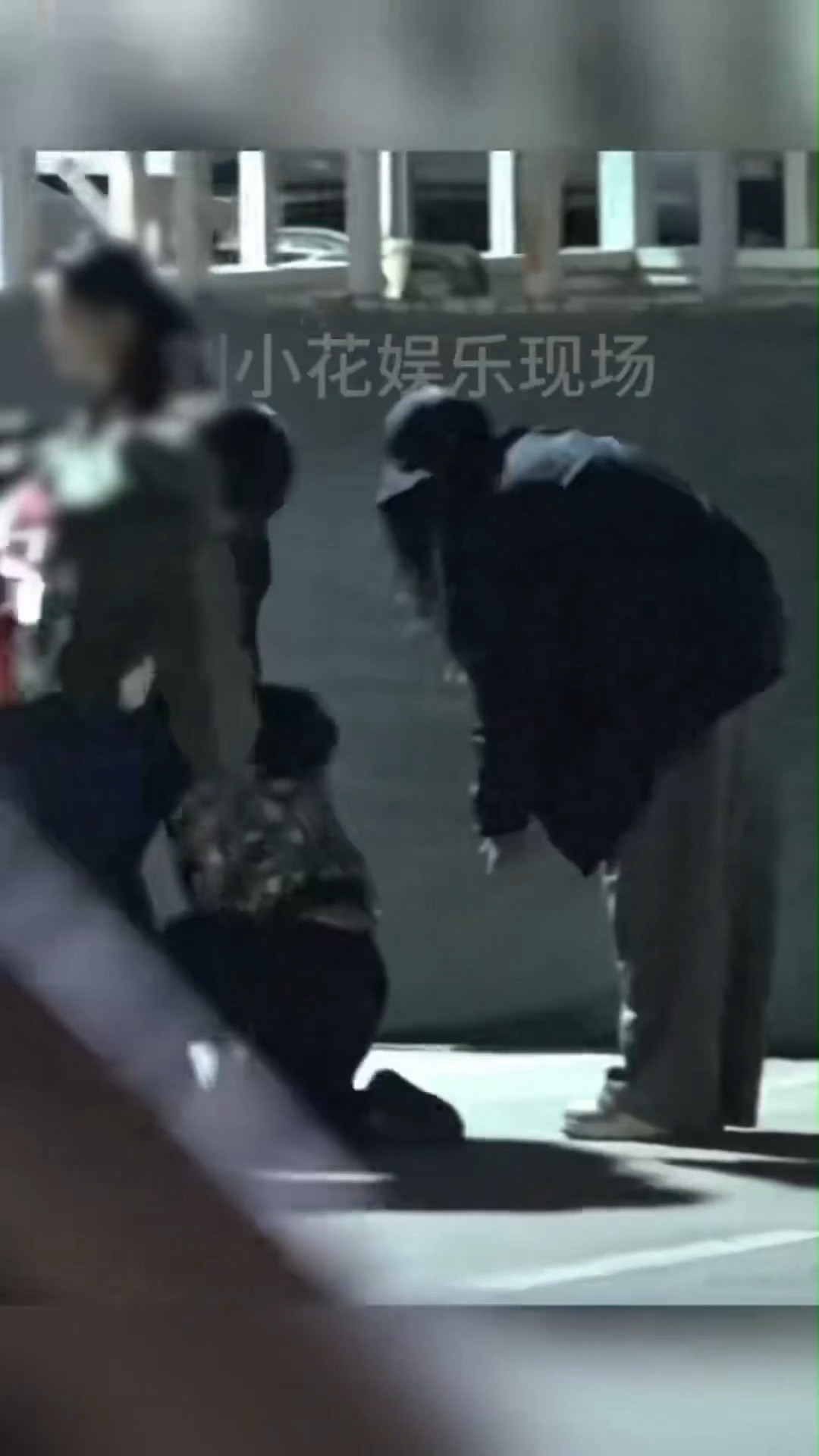 啊啊啊啊啊啊诗诗妈咪！！！好真实的带娃现场，步步小魔丸来的[doge]刘诗诗和她