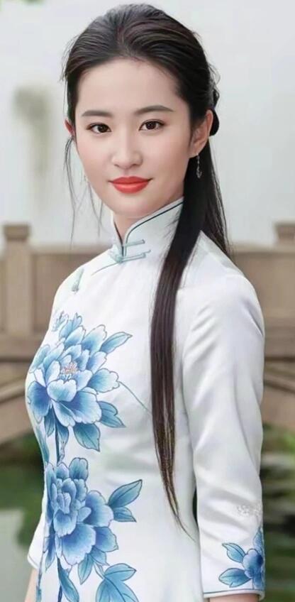 武汉影星旗袍穿搭，亦菲的美