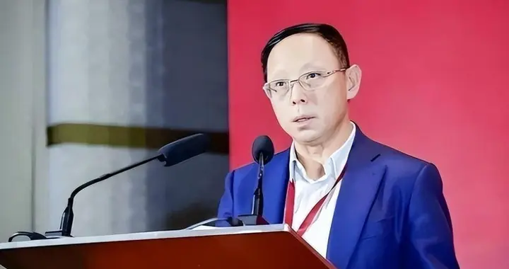 全家已是美籍, 却还在中国 “捞金”! 年入 4 亿, 账上还存有 130 亿