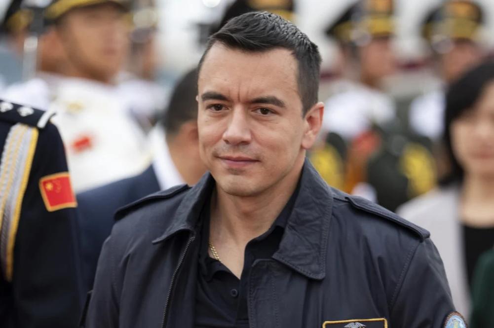 南美小国厄瓜多尔的总统诺沃亚，是特朗普的亲密伙伴，但这两天，他人在北京。因为白虾