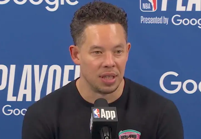 NBA季后赛西部首轮G1马刺111-98战胜开拓者。赛后米奇-约翰逊接受记者采