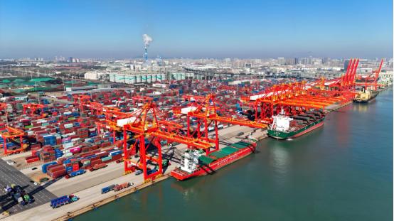 这就是中国对巴拿马的第二级精准制裁。所有巴拿马注册船舶停靠中国港口，将面临漫长、