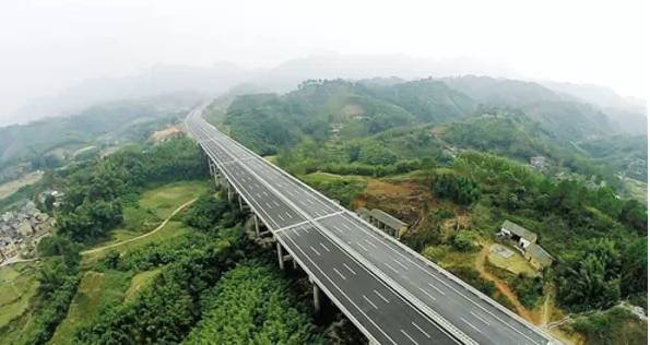 百色市长要求全面铺开乐业至百色高速公路建设!
