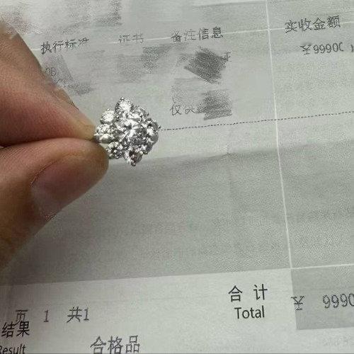 最近钻石回收市场爆出的几个数字，让不少人直呼“心碎”——成都的李女士十年前花十万