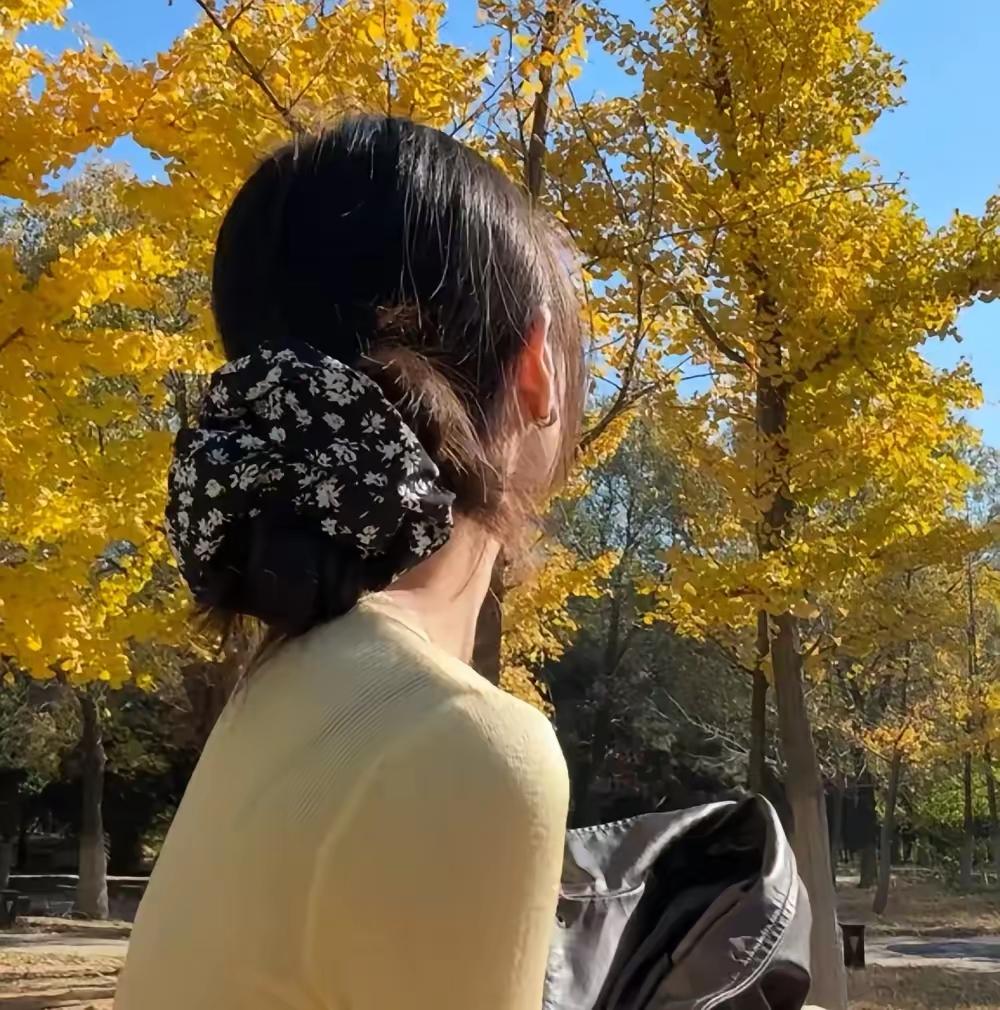 表妹去面试，面试官最后一问：什么东西胸上有，背上有，肚子上有，脑袋上有，脚上也有