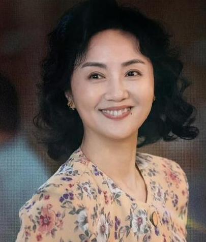 近日，演员朱媛媛遗作《小城大事》正在热播，片方发布了一段朱媛媛生前的采访。采访