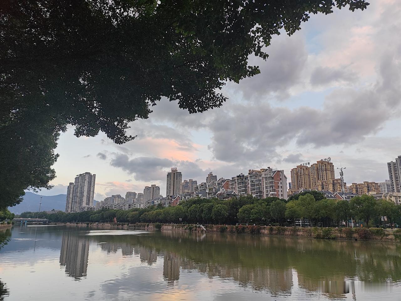 安全套卖不动，情趣用品狂赚2000亿！数据背后藏着国人的悲哀！刚刚刷到一组