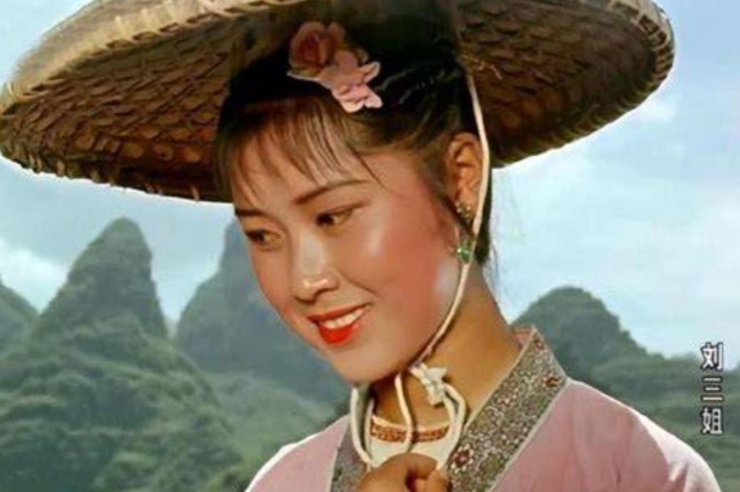 1992年的武汉刑场上，曾红极一时的“刘三姐”扮演者程春莲面临枪决。为了区区76