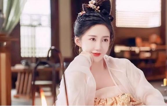 古代，有个官员给傻儿子娶了一个漂亮媳妇。有一天，儿媳洗澡，傻儿子要求共浴。傻儿