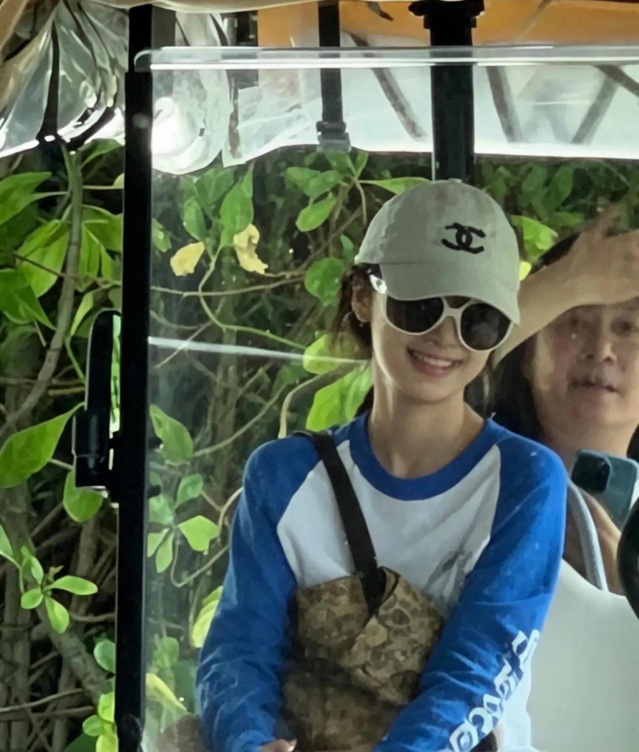 Angelababy马尔代夫度假随拍！气质真是绝了太美了！碧海沙滩映衬之下，整