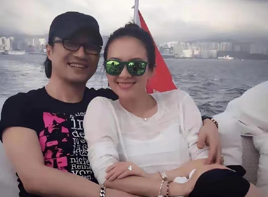 和汪峰离婚两年后,章子怡夺回女儿抚养权,这次她可没给前夫留半分体面!想当年,汪峰
