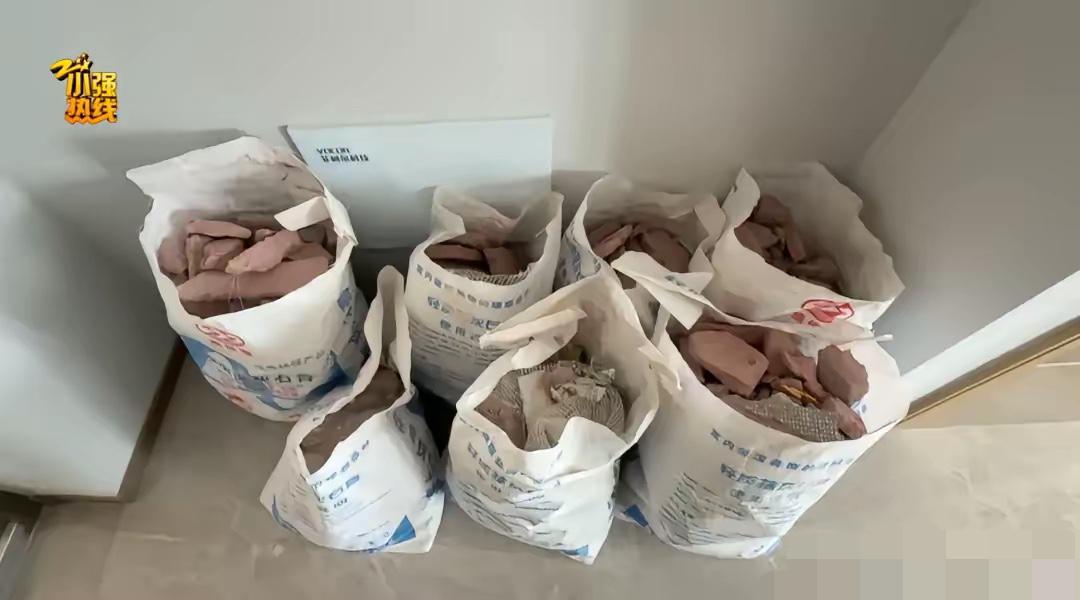 胆子太肥了！浙江杭州，女子花165万买了套精装房，就在他们一家欢欢喜喜准备入住时