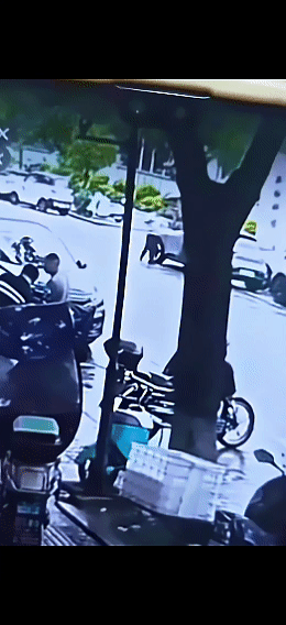 果然有情况，视频被人掐头去尾了，是保安先动的手。近日，福建三明，女司机踢保安