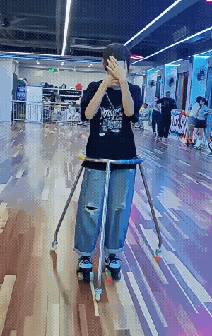 还可以这样操作，学步车婴儿车改进版吗![捂脸哭]