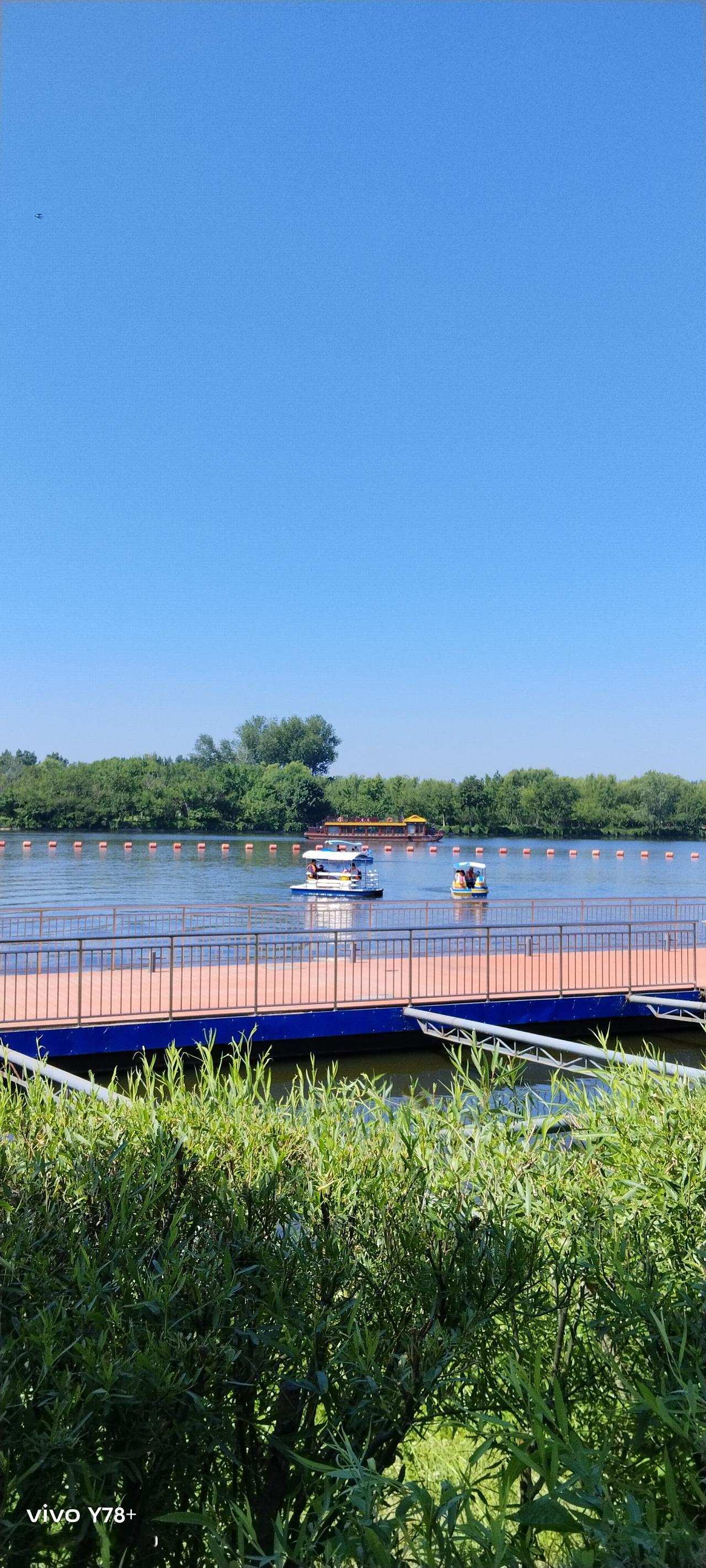 1992年，朋友中专毕业后分配到我们这里的乡镇卫生院工作。当年和他一起分配来的