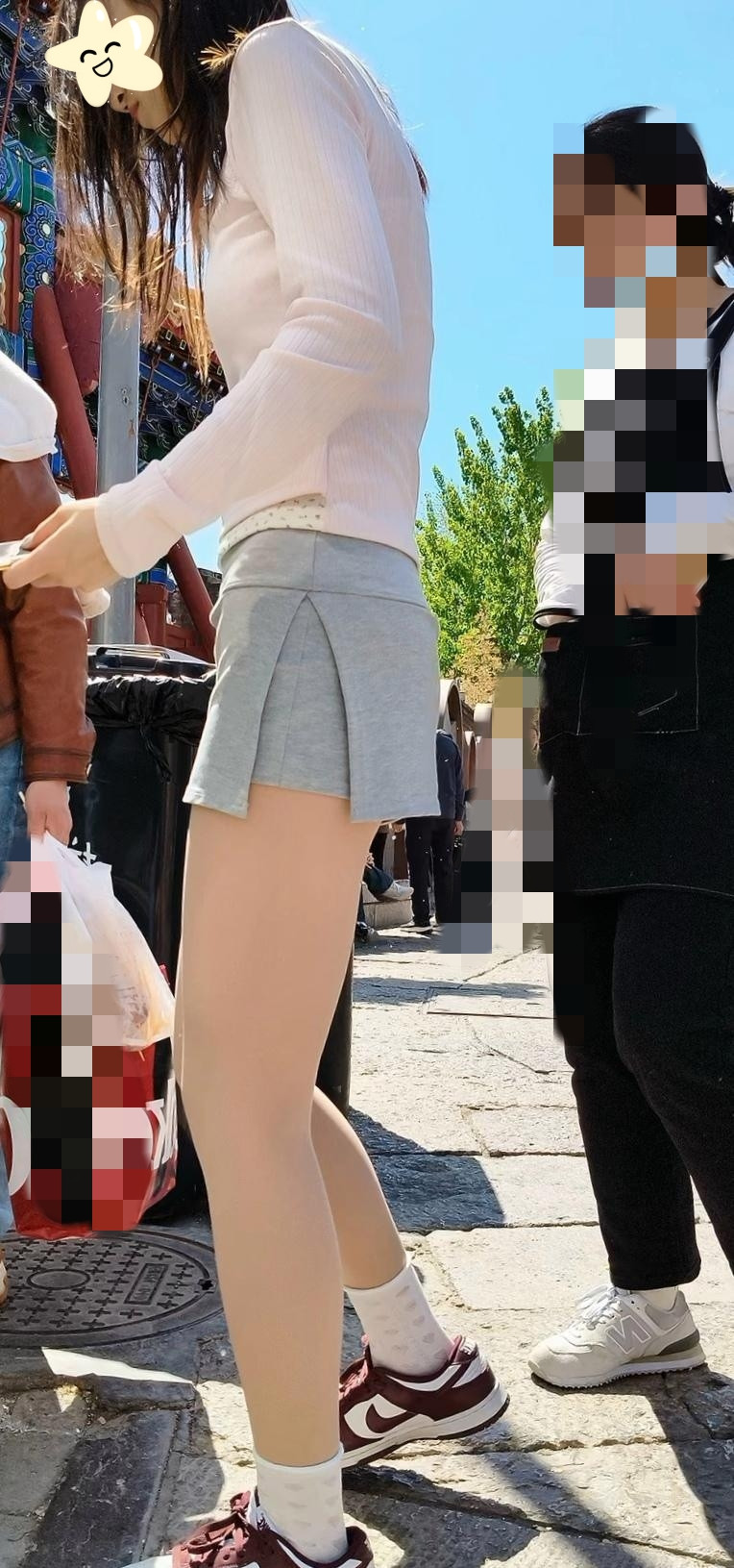 现在怎么这么流行白袜配丝袜，感觉一到冬天满大街都是这种穿搭，丝袜高跟不...