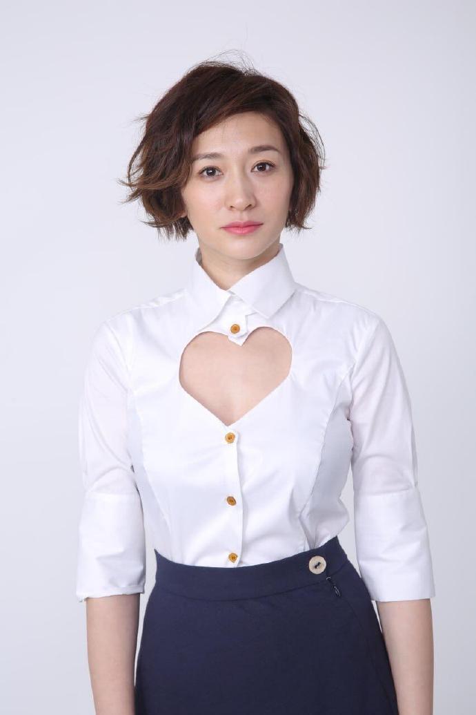 李小冉杂志写真封面照片