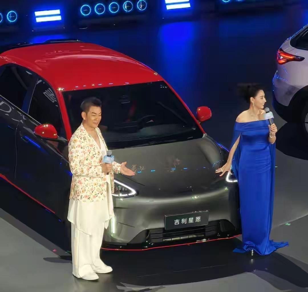 张柏芝与任贤齐世纪同框，26年之约在《星愿》现场圆满达成。张柏芝，香江佳人，