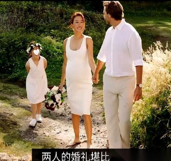 挺着孕肚，连件正儿八经的婚纱都没穿。旁边站着小自己7岁的老公，还有个生父至今是