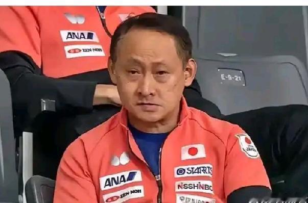 名古屋亚运会女双决赛，王曼昱、蒯曼打出11‑0，镜头扫到看台上的张本宇，满