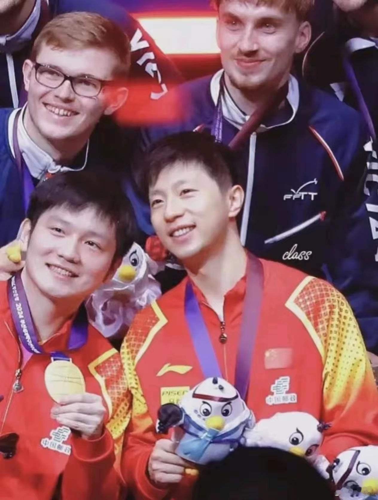 世界排名第一时长马龙1920天王励勤1620天樊振东1260天王皓1020天马琳