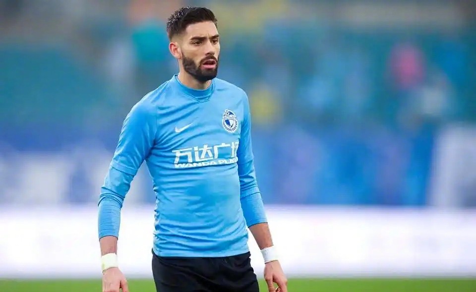 根据沙特媒体ARRIYADIYAH的报道，目前效力于利雅得青年的前比利时国脚、大