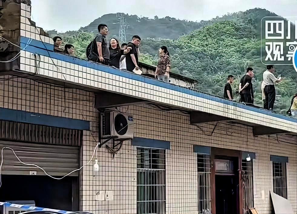 太揪心了四川长宁办升学的堂姐发声：原本堂弟不打算办升学宴的，但女儿今年高考考了