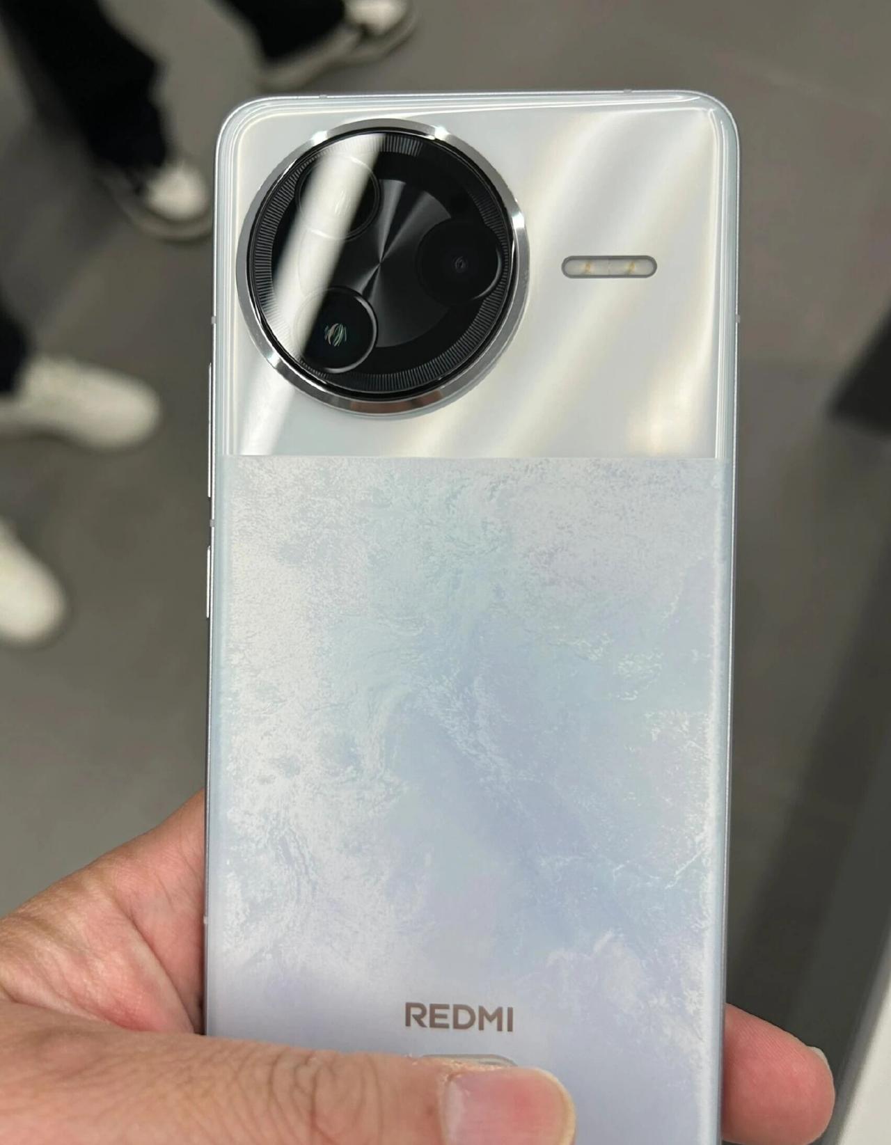 Redmi红米K80Pro上手体验，小编说说真实感受1️⃣蓝色这款尊的是好看、