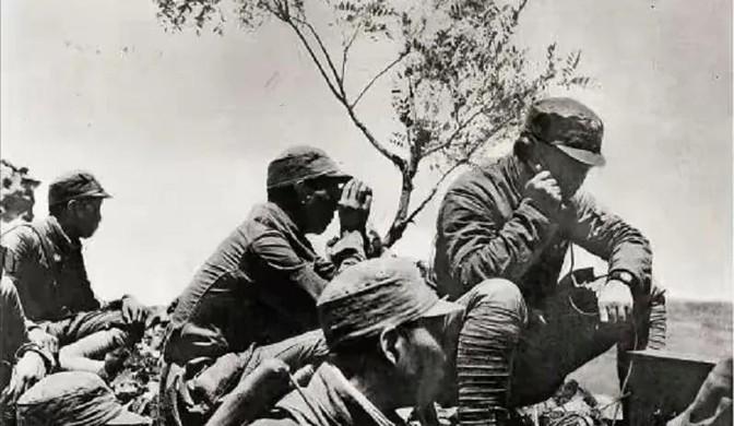 1942年，日军出动1000余名兵力，企图包围正在开阅兵大会的新四军第3师。黄克