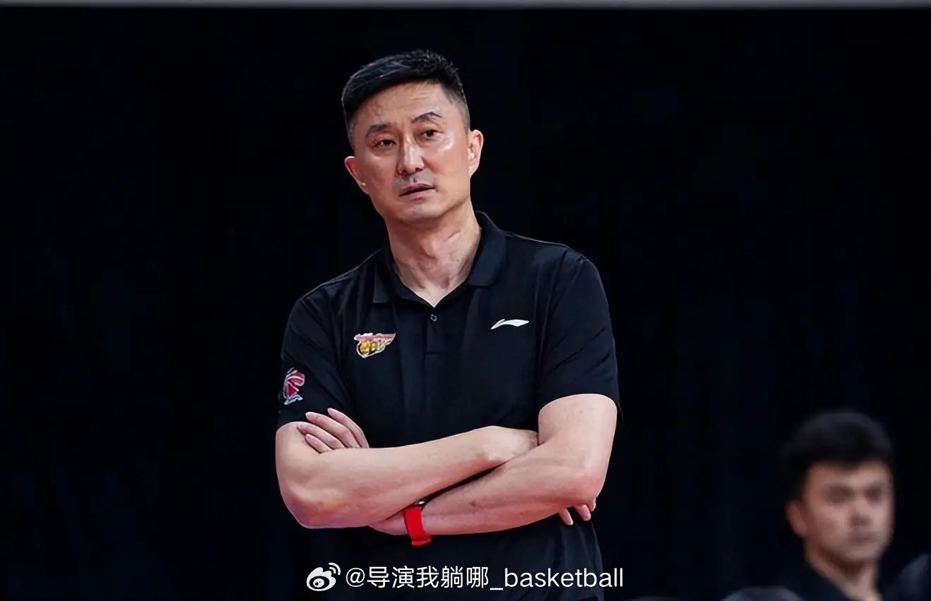 杜锋近日在接受采访时谈到广东宏远第一阶段的表现：我们队其实是非常困难的，状态低迷