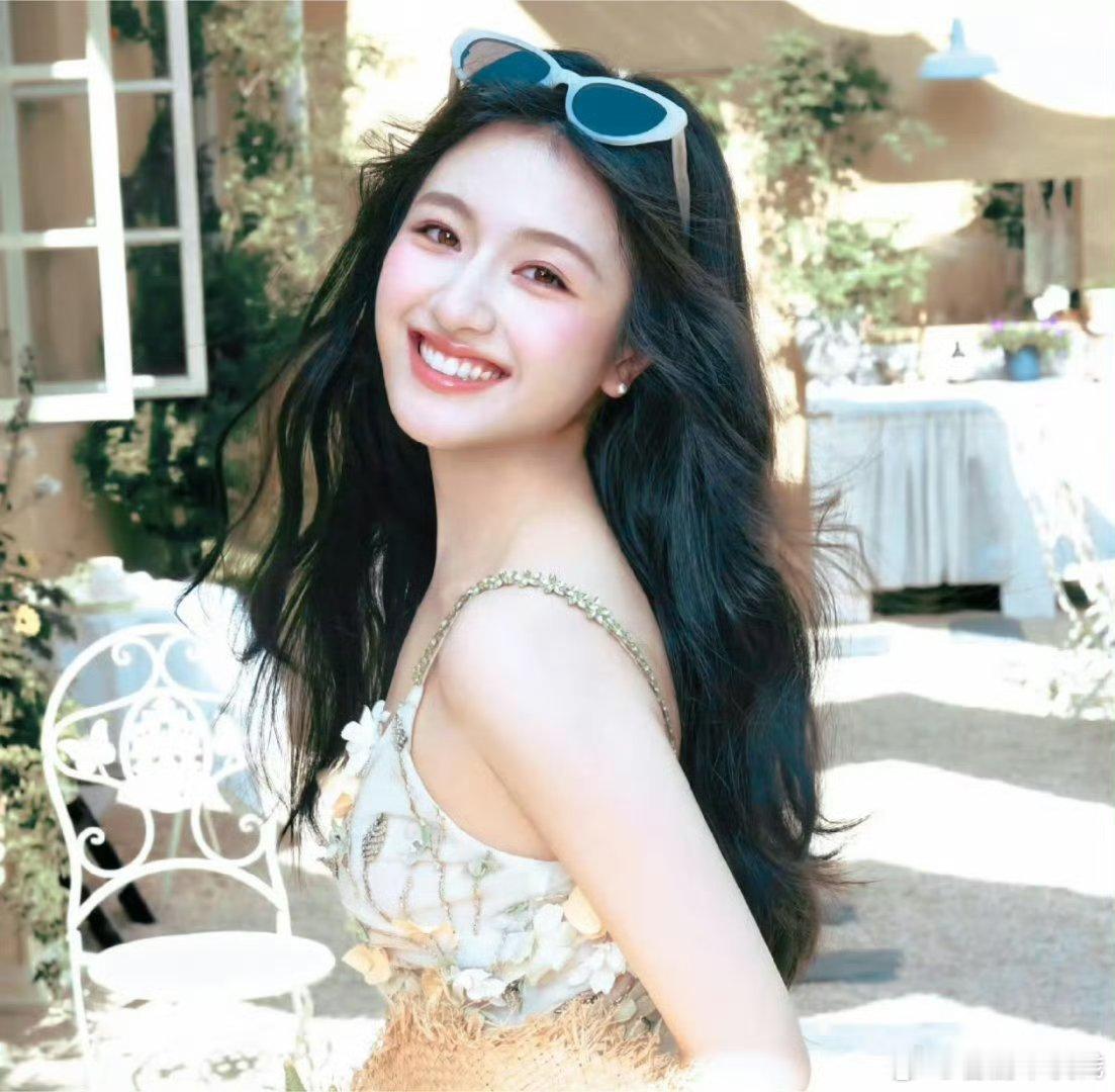 才知道李兰迪养的小狗叫小康喊它往前跑的时候就是“奔小康​​​
