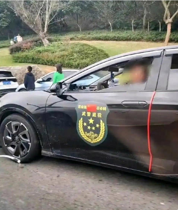在车上贴这个不尴尬吗？