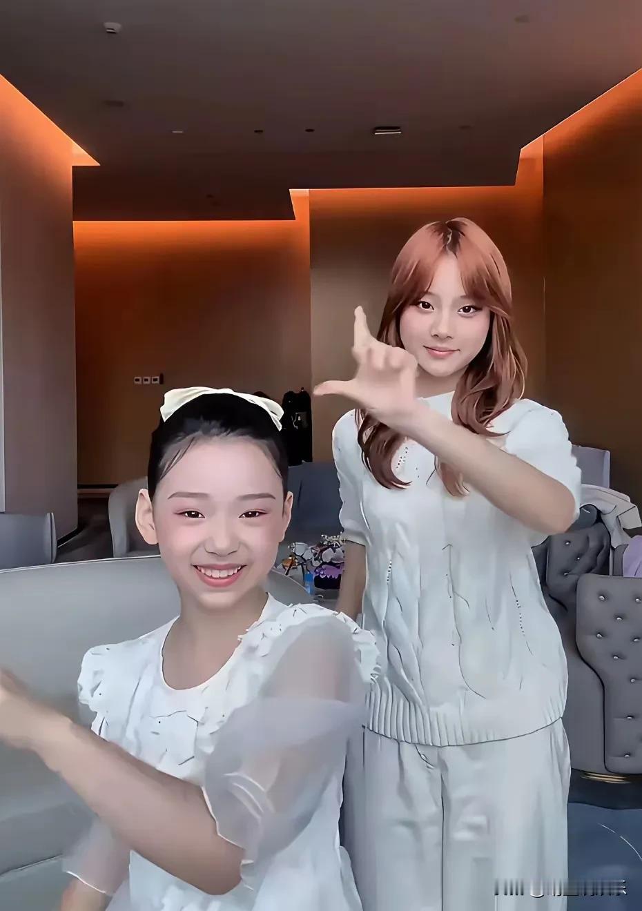 果然，漂亮的星二代还得爸妈都是高颜值，如果有一个丑基因，孩子就很难好看了，比如黄
