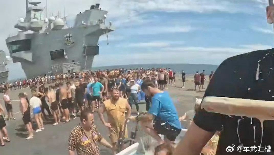 英国亲王号航母没去南海舰上的士兵们乐疯了本来想去刷刷存在感想一想还是命比较重要到