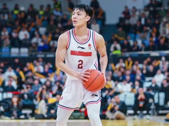 CBA最新消息：据知名篮球自媒体爆料，此前因为扭伤而缺席第一阶段最后一轮的徐杰已