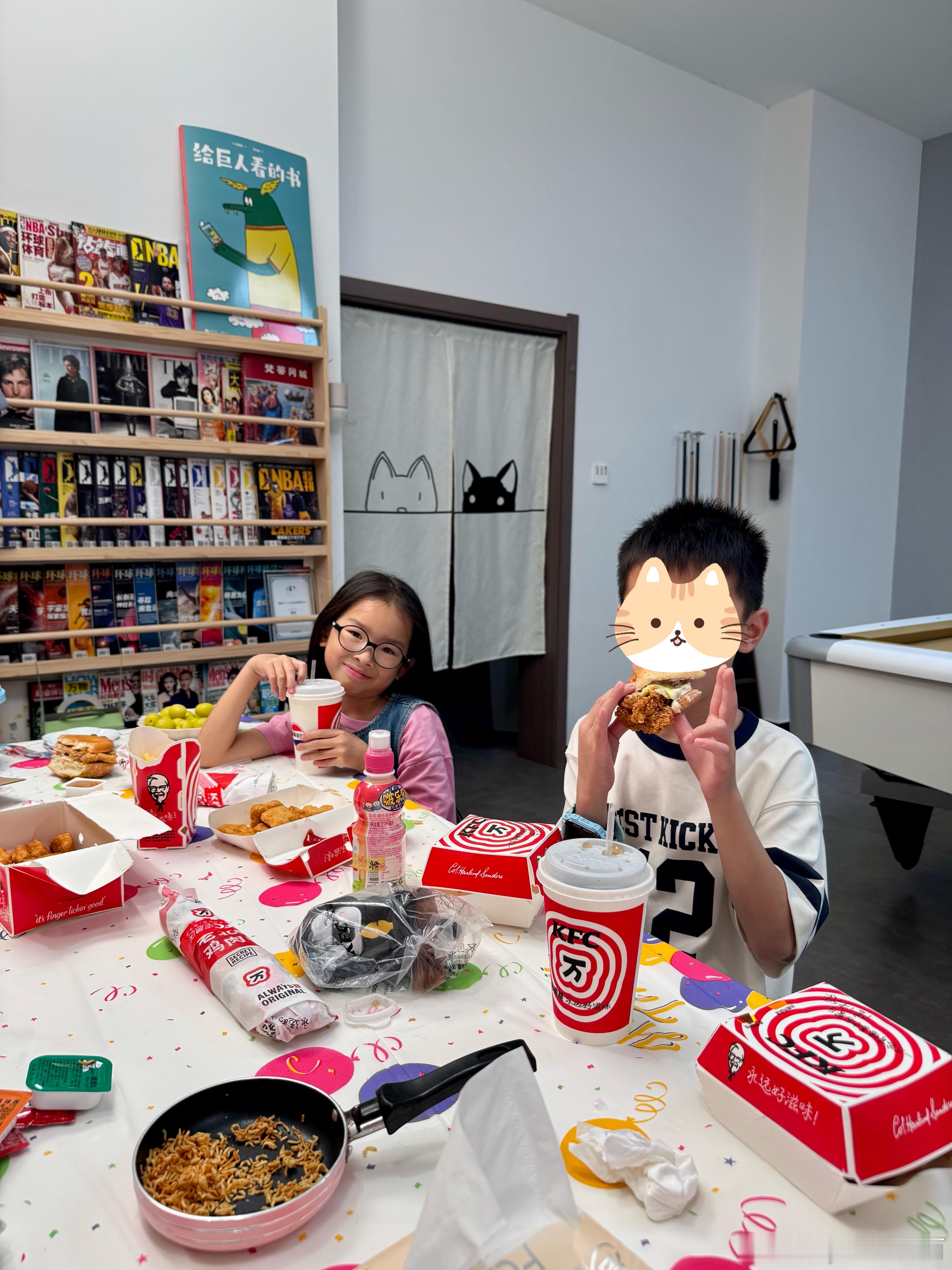 吃儿童套餐得六一限定玩具一起过家家做手工这里有个400多个月的宝宝儿童节也很