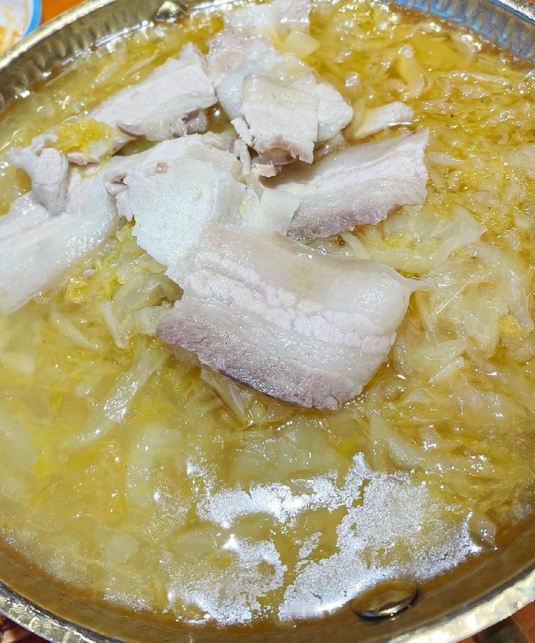 北饭南调是东北人的家乡情人间烟火味，最抚凡人心。吃惯了豫菜、淮扬菜，有时回忆东北