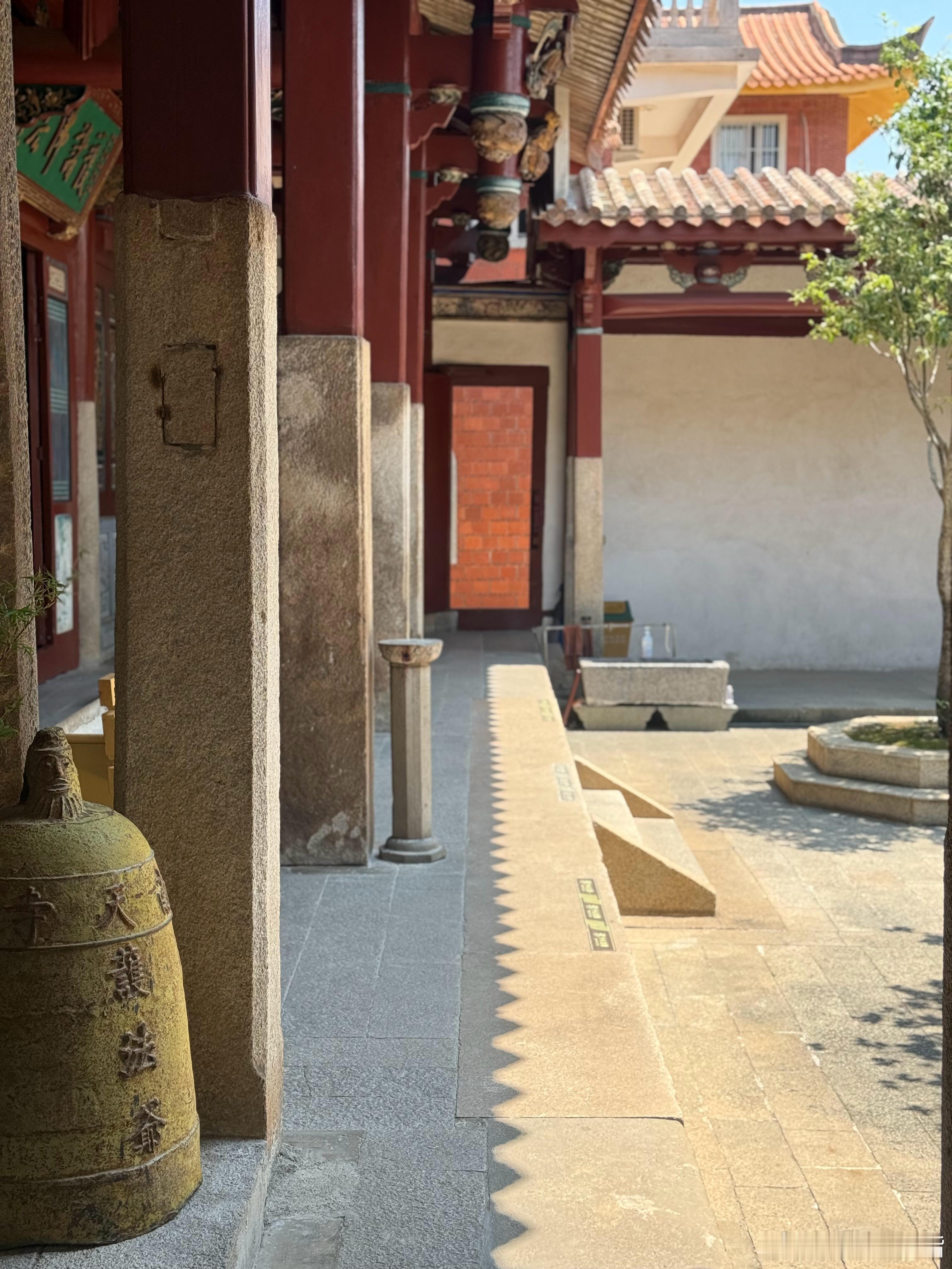 人这一生，最珍贵的际遇，从来不是登顶时的万众瞩目、风光无限，而是落魄低谷时，独自
